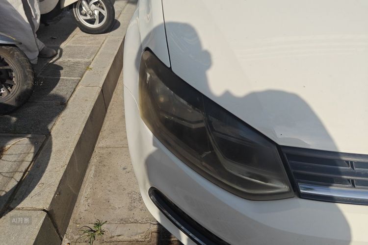 Volkswagen Polo 2015 car image #8