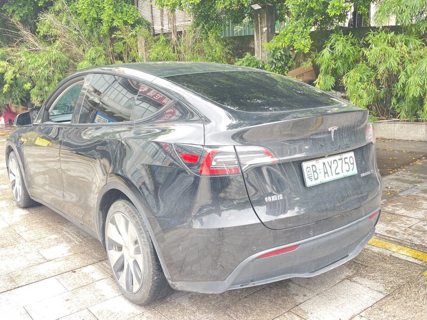 Tesla Model Y 2023 car image #3