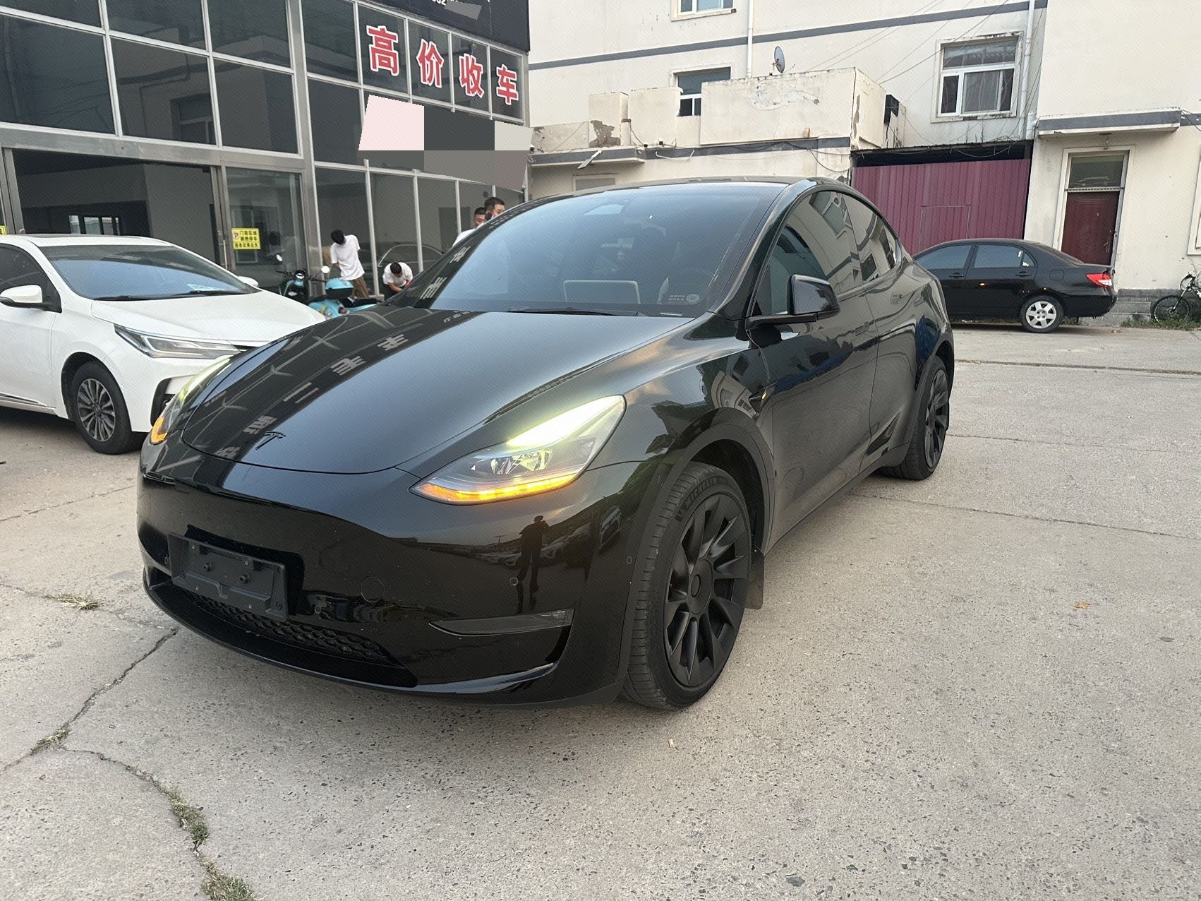 Tesla Model Y 2023 Tesla Model Y 2023 car image