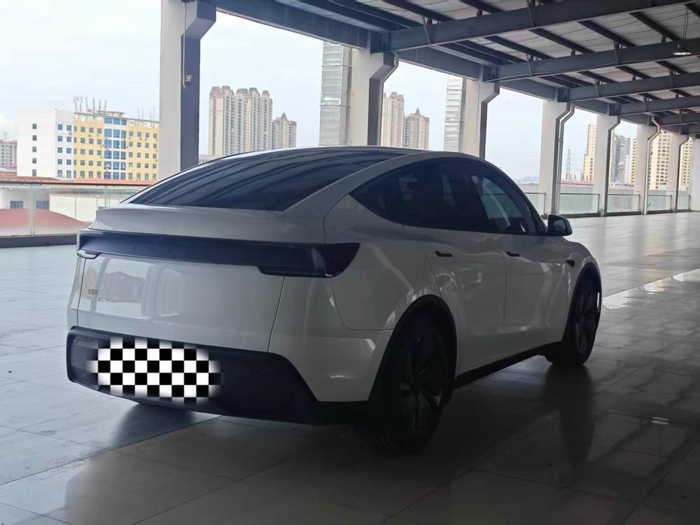 Tesla Model Y 2026 car image #5