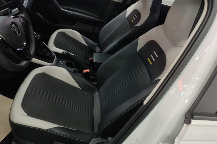 Volkswagen Polo 2021 car image #19