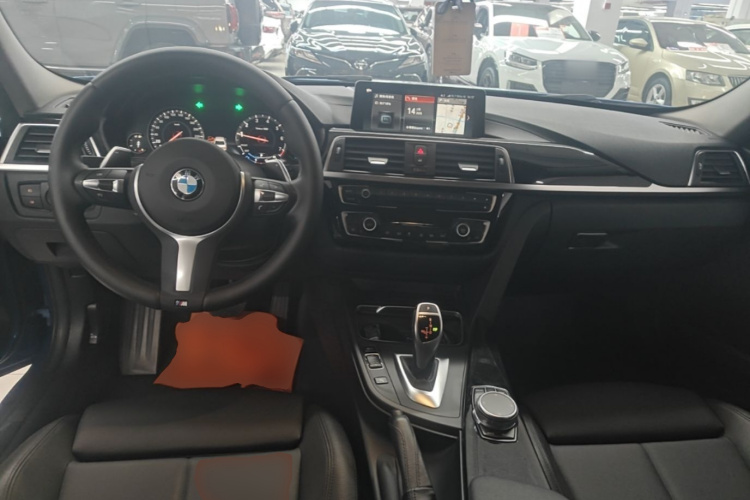 BMW 3 Series 2018 car image #10