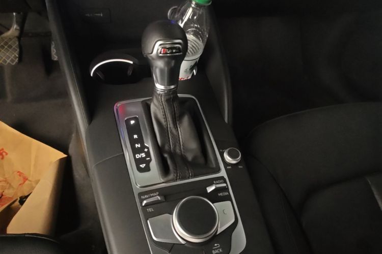 Audi A3 2018 car image #14