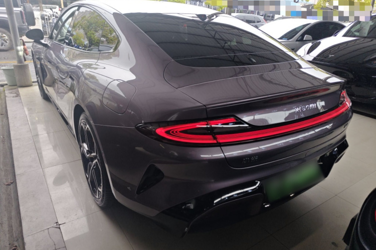 MI SU7 2025 immagine di auto #5