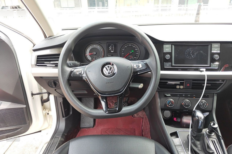 Volkswagen Lavida 2019 car image #12