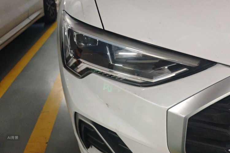 Audi Q3 2019 car image #8