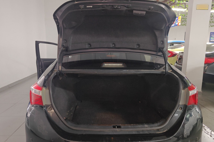 Toyota Corolla 2017 immagine di auto #19