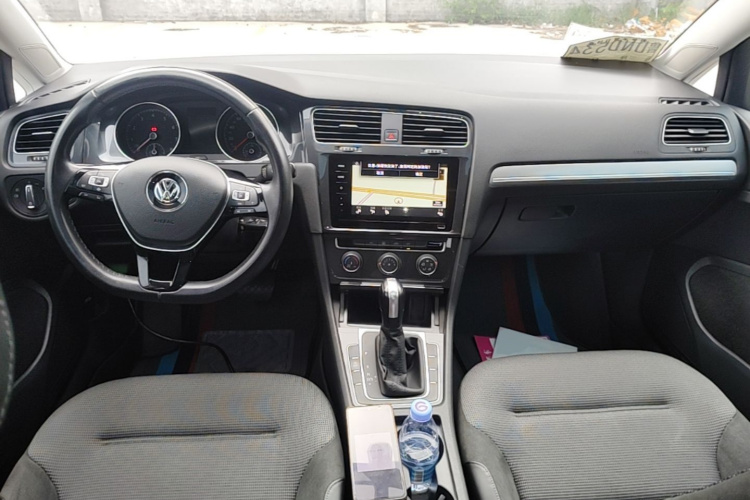 Volkswagen Golf 2020 car image #11