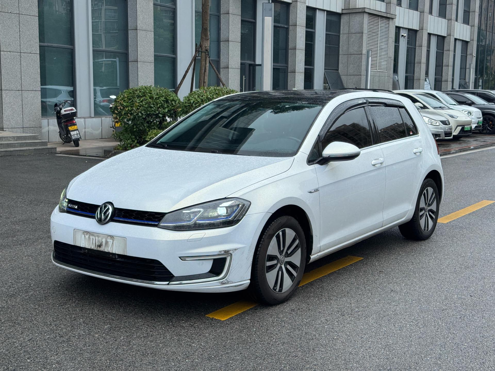 Volkswagen Golf Pure Electric 2021 car image 