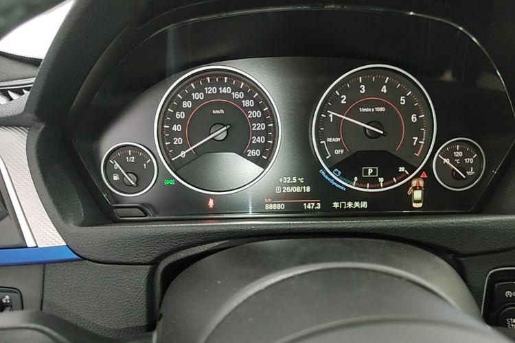 BMW 3 Series 2018 car image #16
