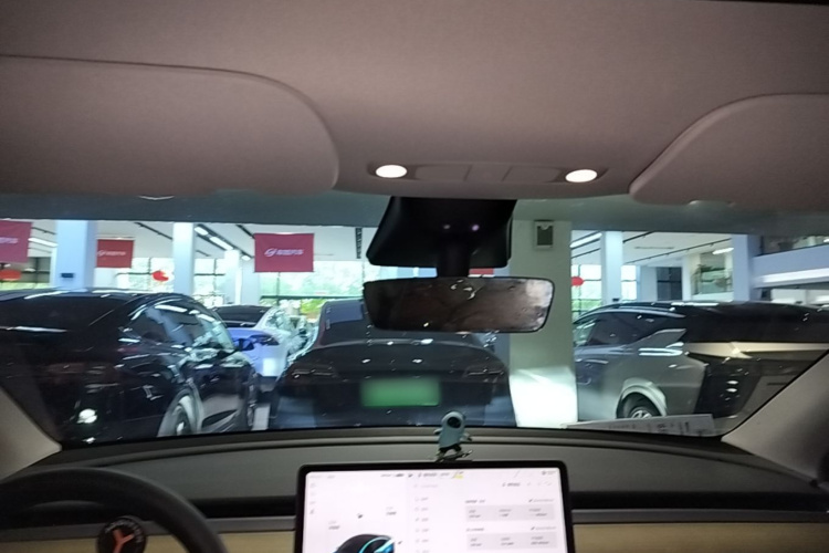 Tesla Model Y 2023 #18 Tesla Model Y 2023 car image #18