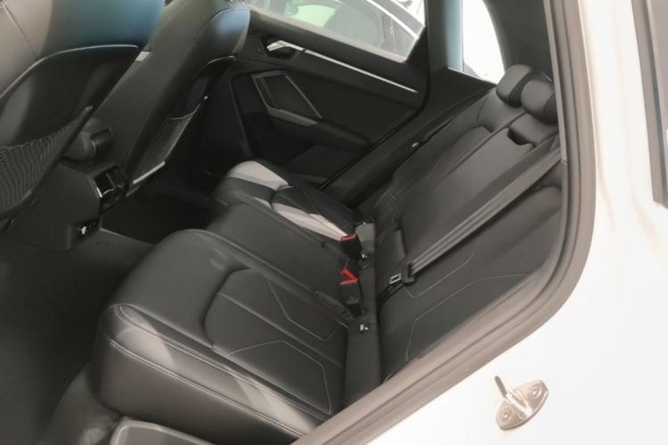 Audi Q3 2024 car image #17