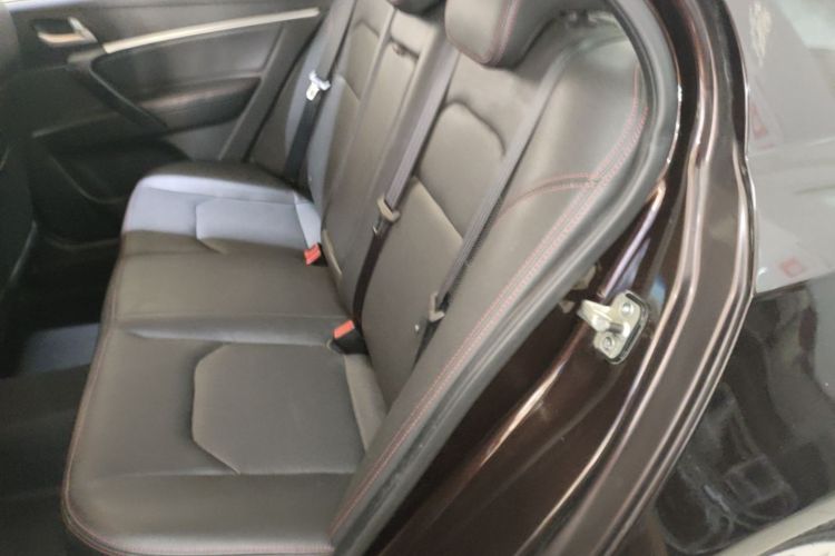 GEELY Emgrand 2015 car image #17
