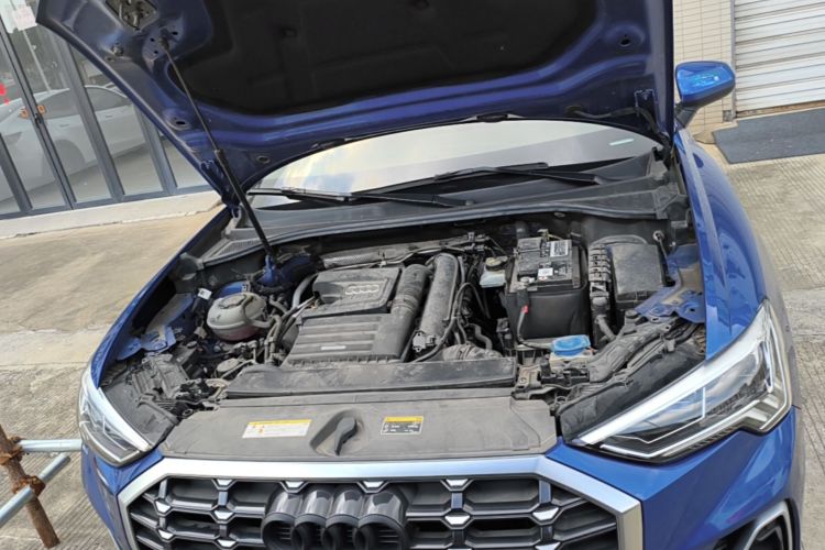 Audi Q3 2021 car image #20