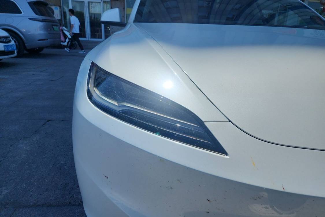 Tesla Model 3 2025 imagen de coche #7