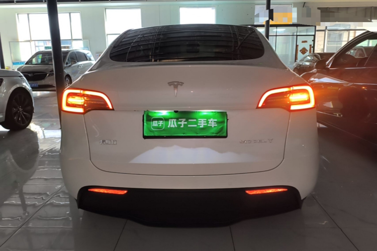 Tesla Model Y 2022 #4 Tesla Model Y 2022 car image #4