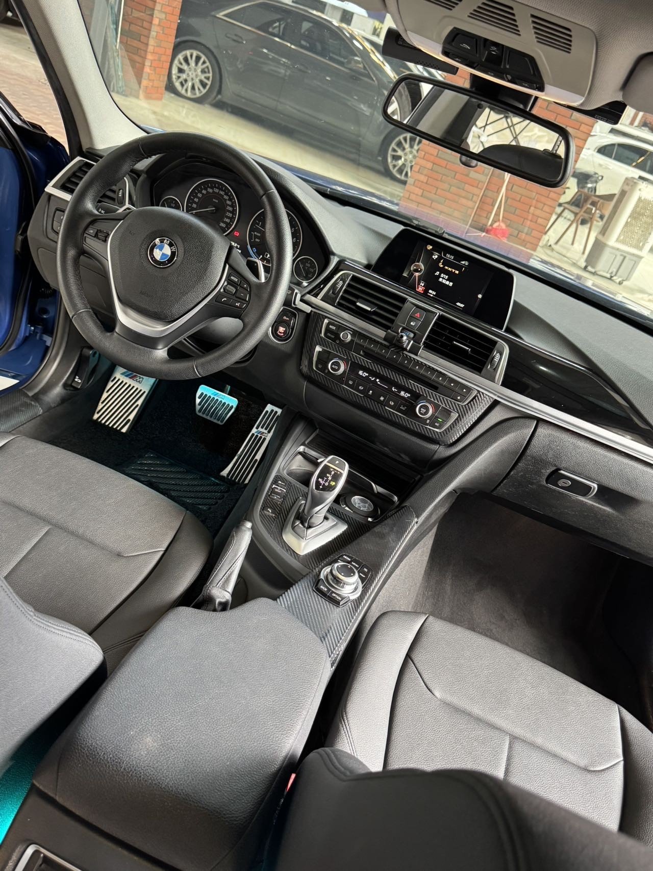 BMW 3 Series 2017 immagine di auto #5