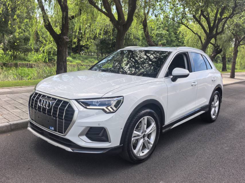 Audi Q3 2021 car image #3