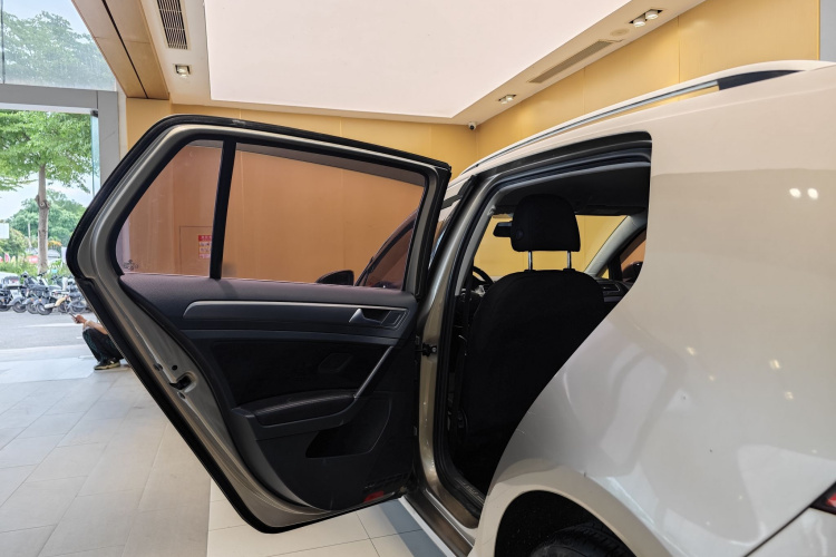 Volkswagen Golf 2016 car image #19