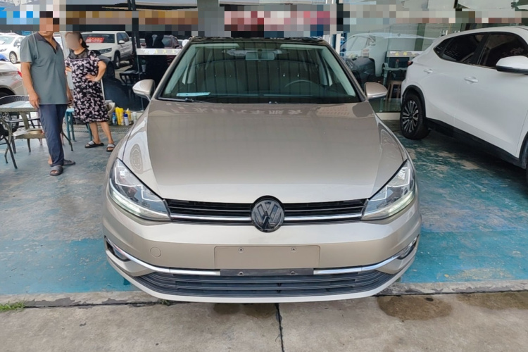 Volkswagen Golf 2018 car image #3