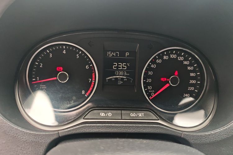 Volkswagen Polo 2016 car image #12