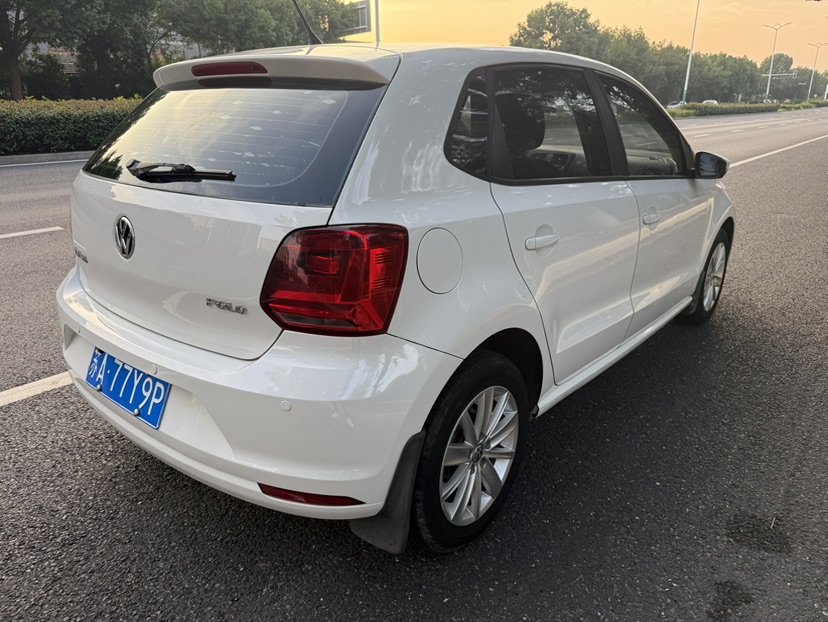 Volkswagen Polo 2014 car image #9