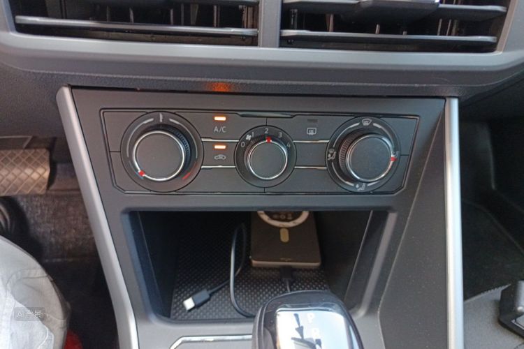 Volkswagen Polo 2021 car image #15
