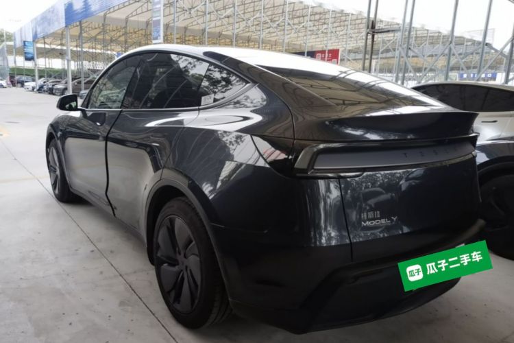 Tesla Model Y 2025 #5 Tesla Model Y 2025 immagine di auto #5