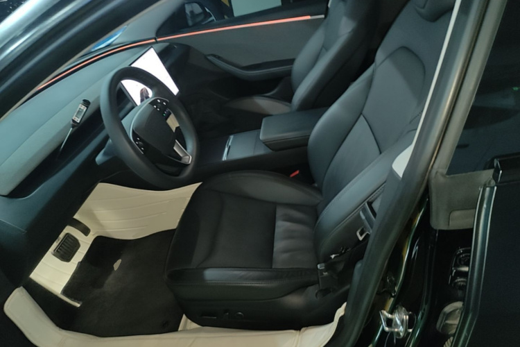 Tesla Model 3 2023 car image #15