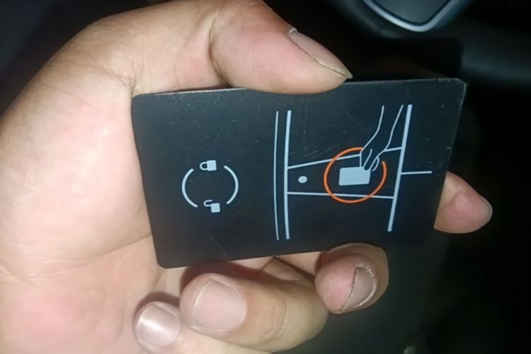 Tesla Model 3 2023 car image #9