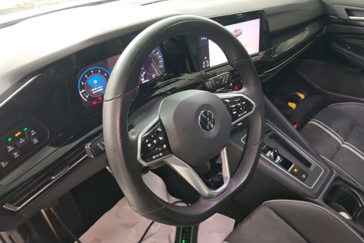 Volkswagen Golf 2021 car image #11