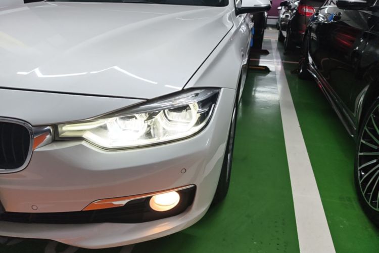 BMW 3 Series 2017 car image #24