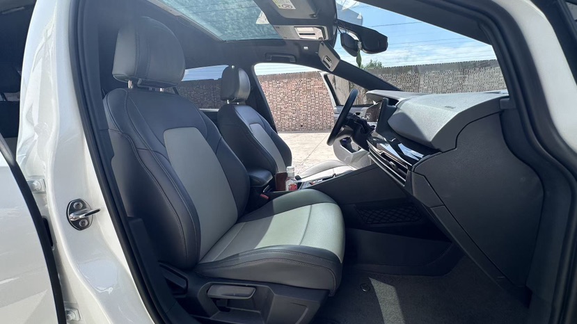 Volkswagen Golf 2023 imagen de coche #12