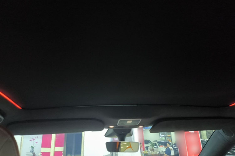 Tesla Model Y 2022 car image #18