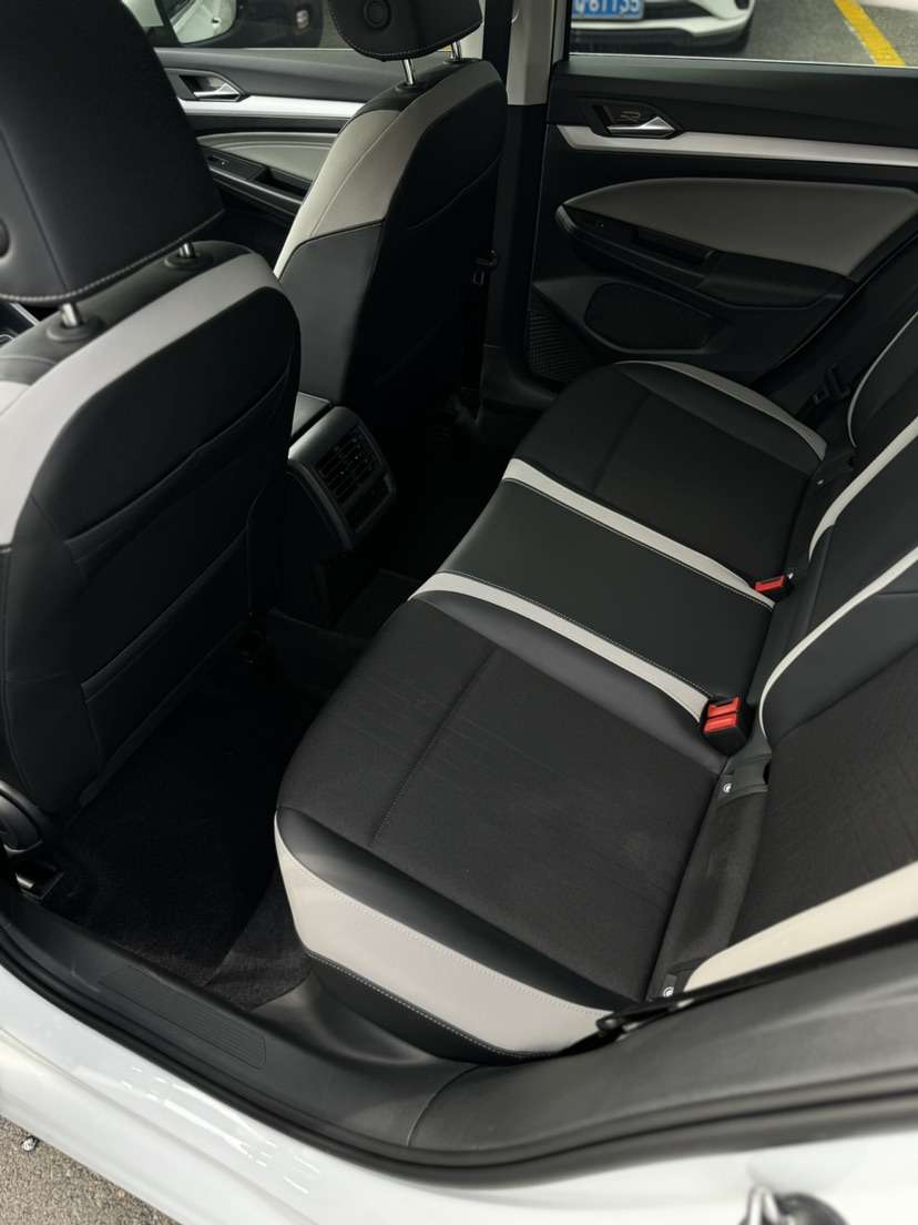 Volkswagen Golf 2022 car image #4