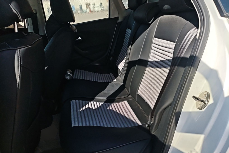 Volkswagen Polo 2017 car image #17