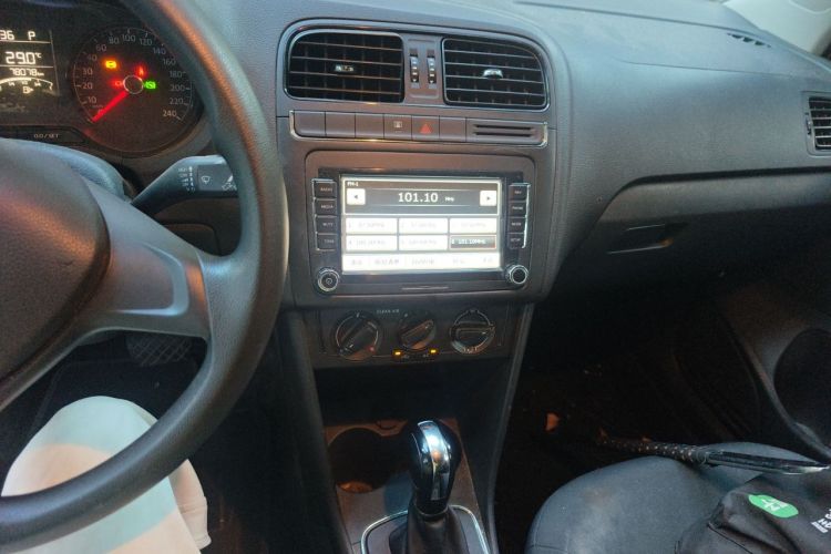 Volkswagen Polo 2016 #13 Volkswagen Polo 2016 car image #13