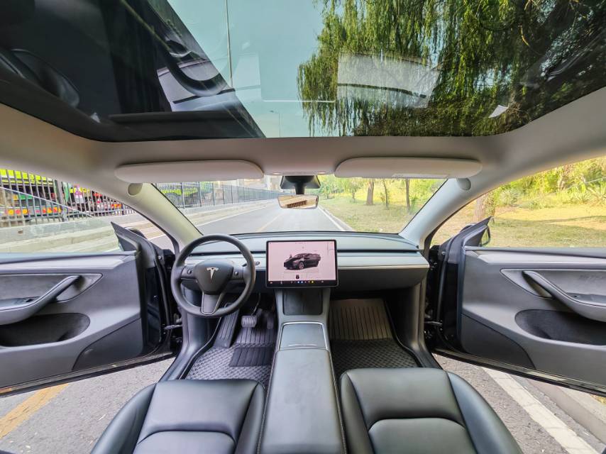 Tesla Model Y 2023 car image #4