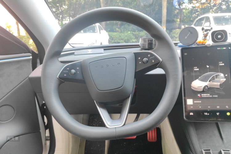 Tesla Model 3 2024 car image #12