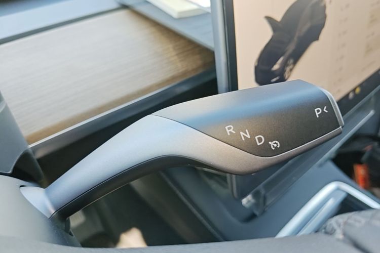 Tesla Model Y 2022 #14 Tesla Model Y 2022 car image #14