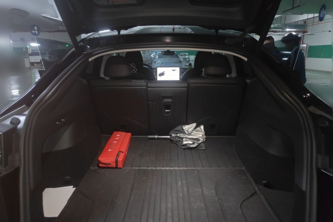 Tesla Model Y 2024 #8 Tesla Model Y 2024 car image #8
