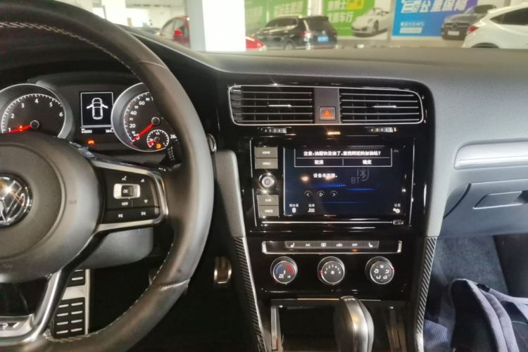 Volkswagen Golf 2019 car image #17