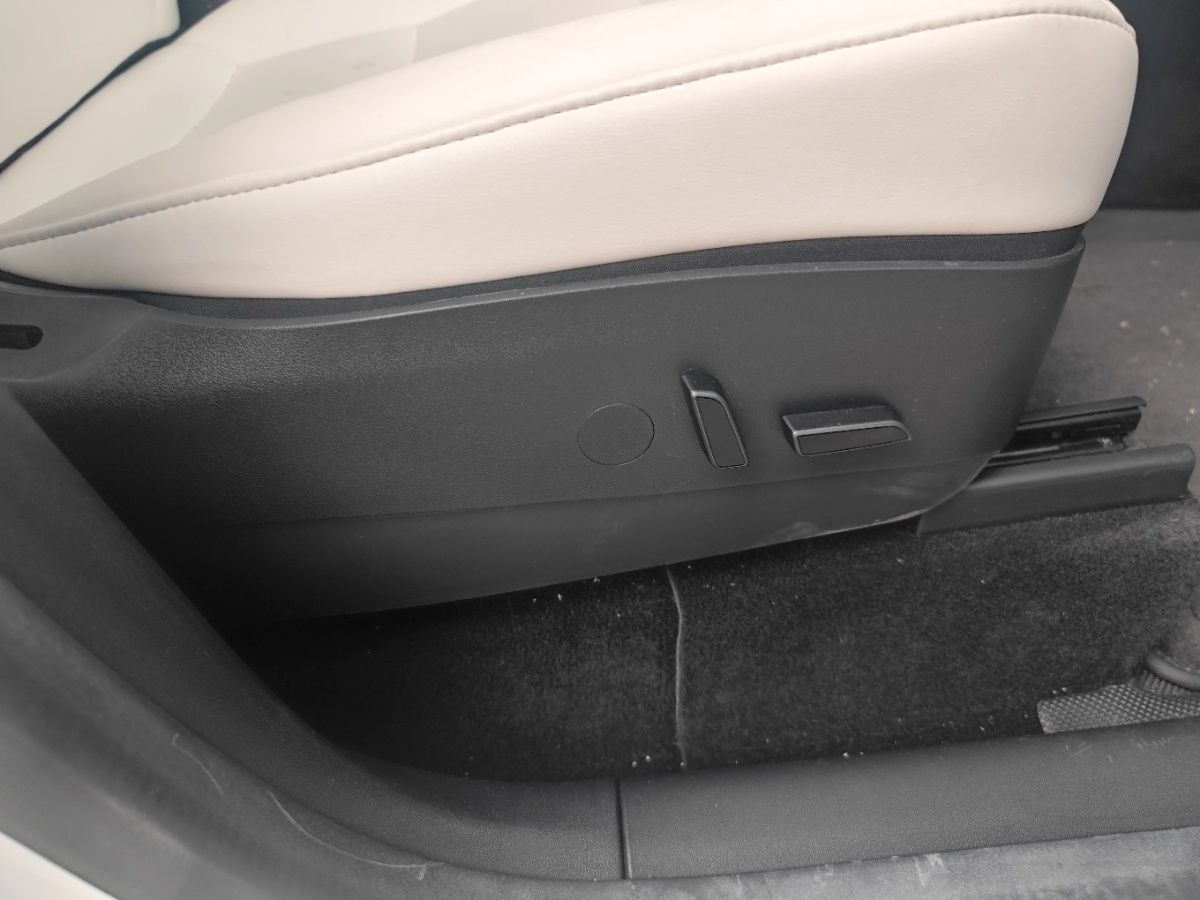 Tesla Model Y 2022 car image #7