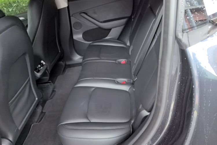 Tesla Model Y 2025 #17 Tesla Model Y 2025 car image #17