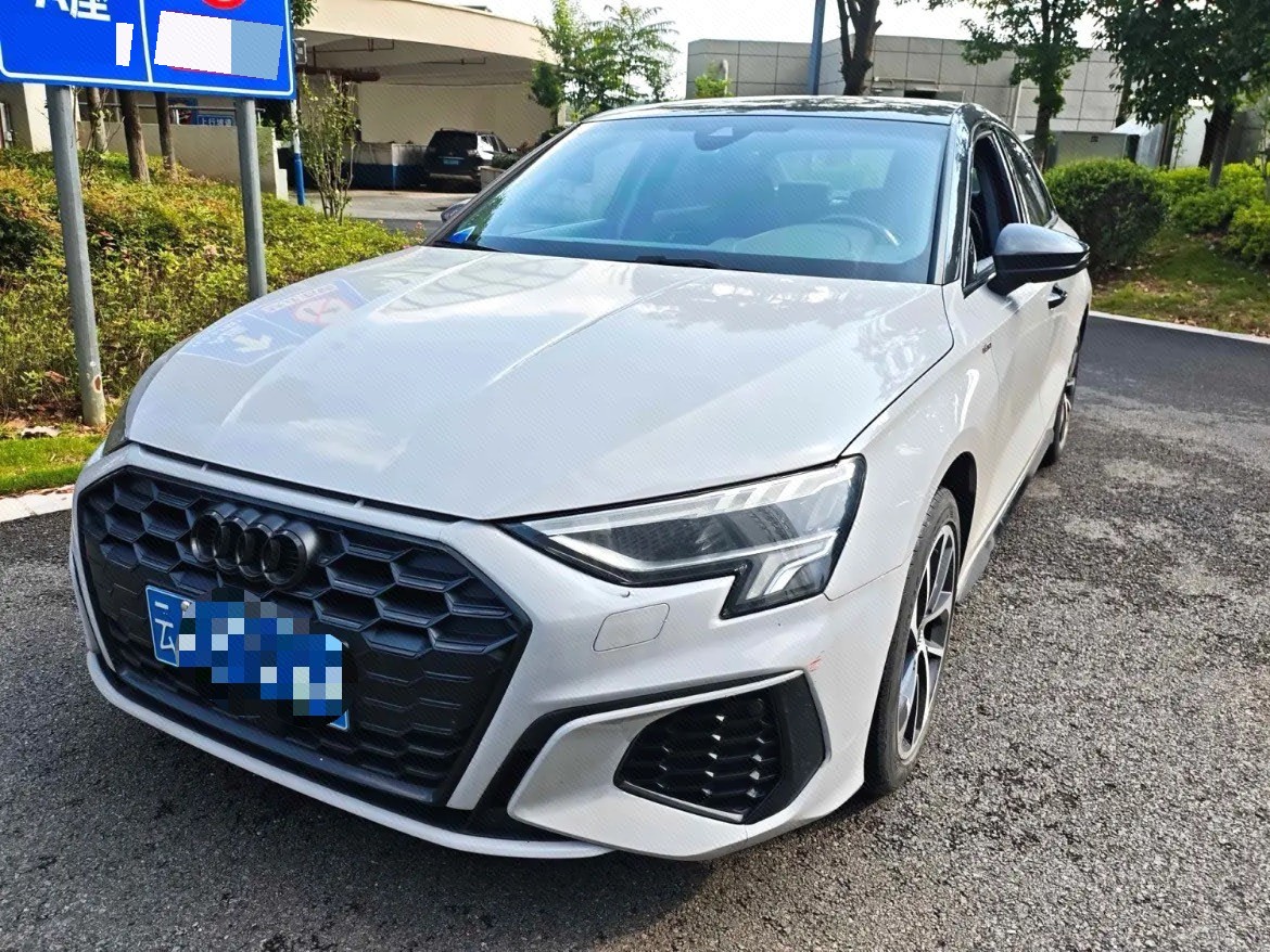 2021 immagine di auto 