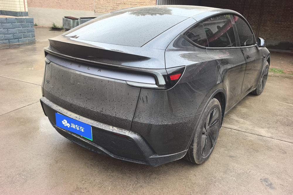 Tesla Model Y 2025 car image #3