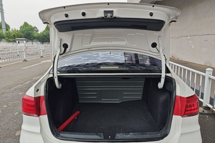Volkswagen Santana 2018 car image #19