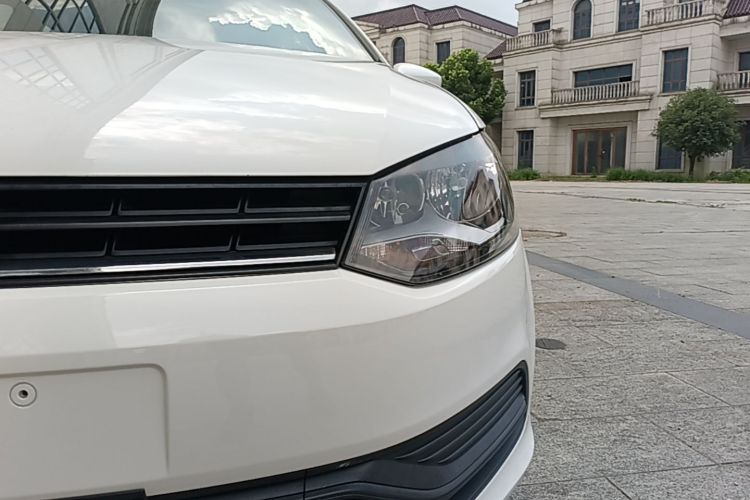 Volkswagen Polo 2017 car image #23