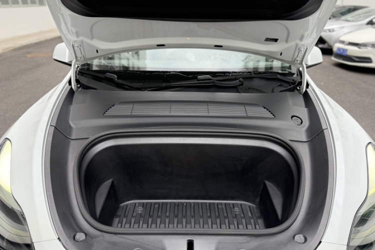 Tesla Model Y 2021 #18 Tesla Model Y 2021 car image #18
