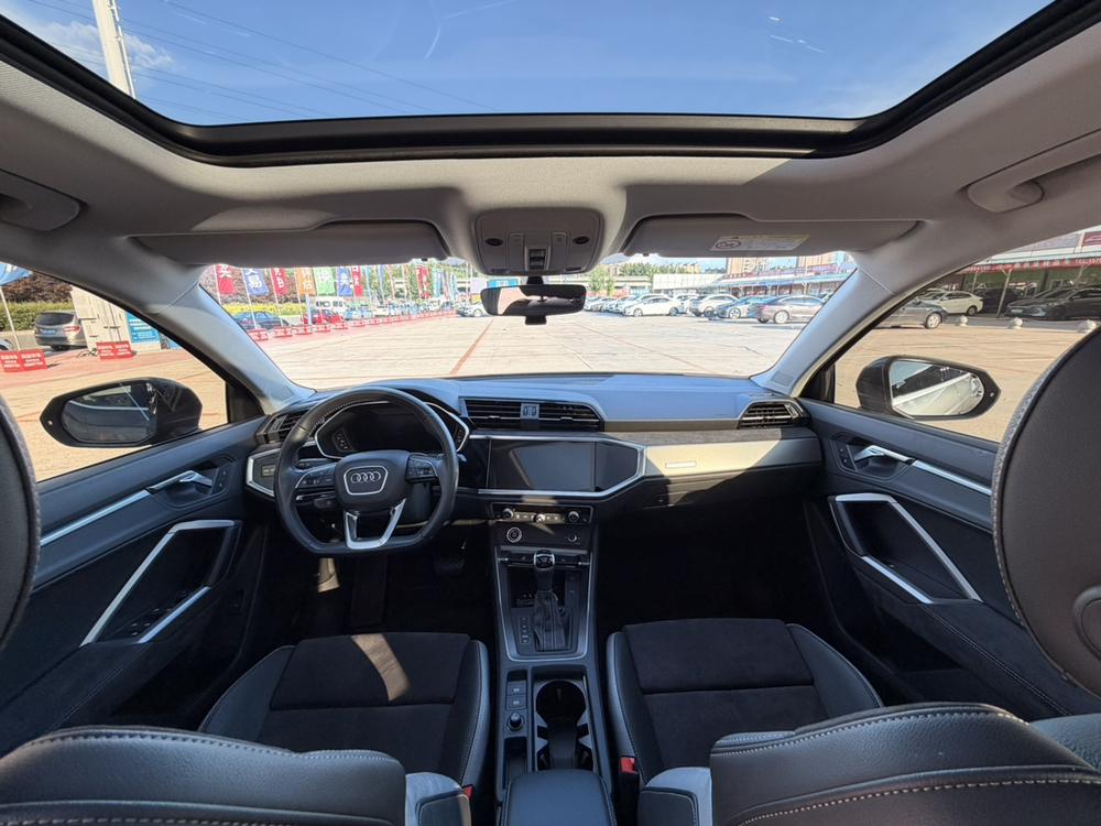 Audi Q3 2022 car image #7